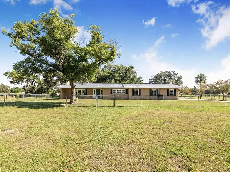 4854 E Hinson Ave — Photo 1