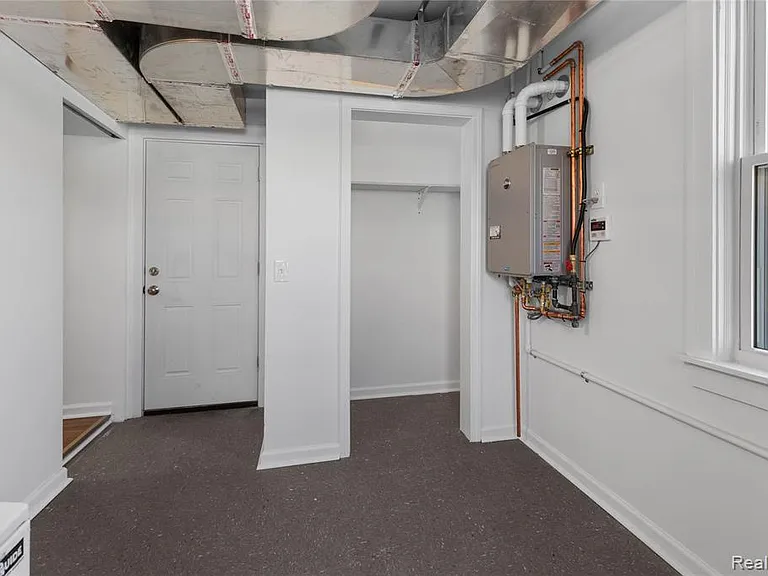70 Clairmount St #2B — Photo 9