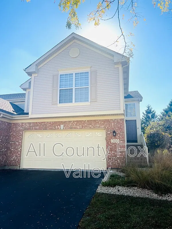 3 bed, 3.0 bath, 1782 sqft, $2,695 — Photo 2