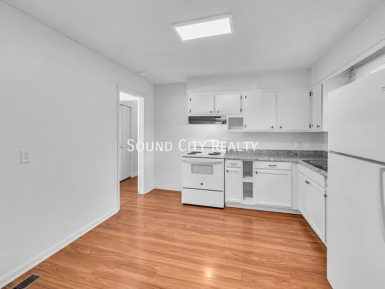 3232 Hinkle Dr — Photo 17