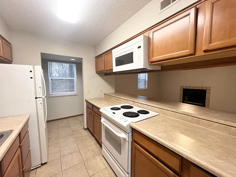 Oakridge Apartments — Photo 18