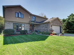 1441 Columbus Dr, Bolingbrook, IL 60490