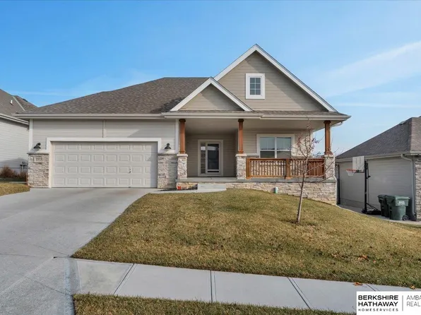 9905 Olive St, La Vista, NE 68128