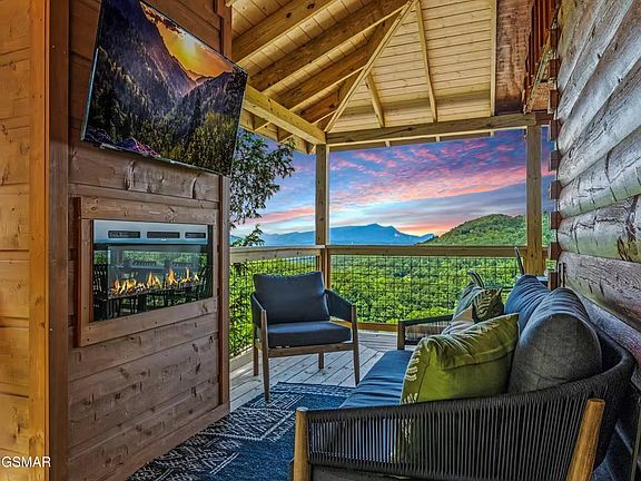 3rd image of 1578 Bears Den Way