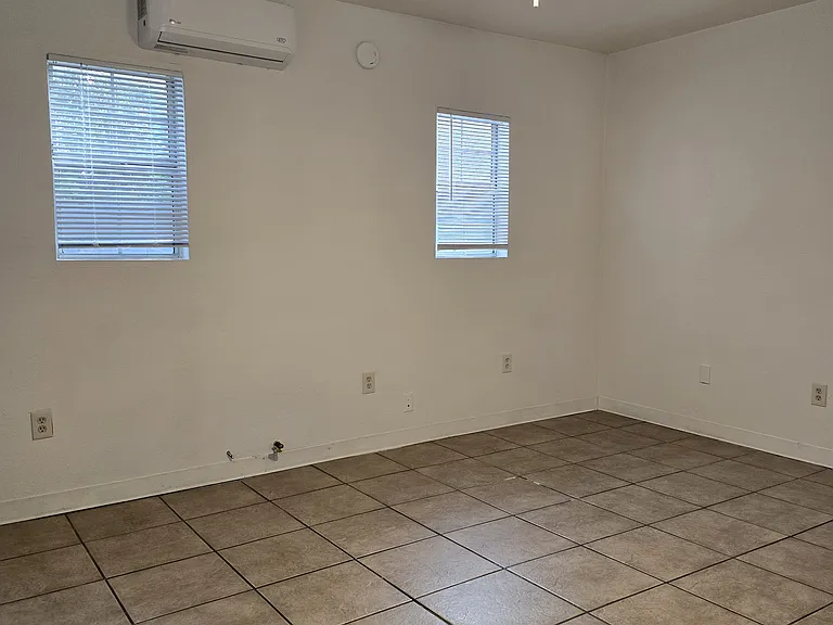 1442 Alamitos Ave #C — Photo 2