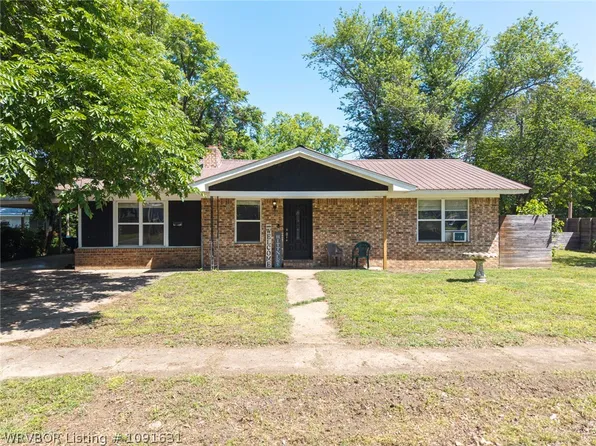 403 E Main St, Paris, AR 72855