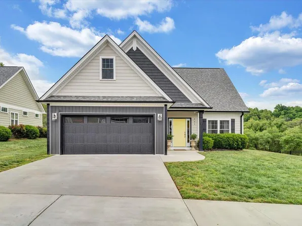 205 Mountain Brook Dr, Roanoke, VA 24012