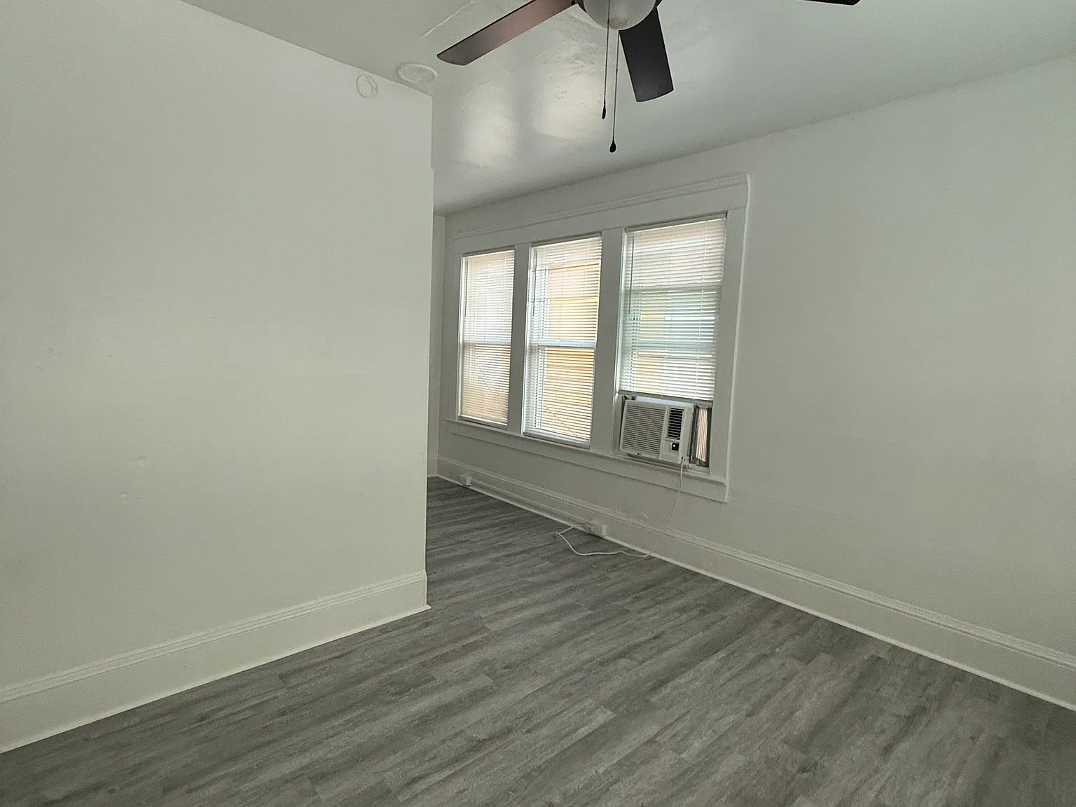 1 bed, 400 sqft, $1,200 — Photo 3