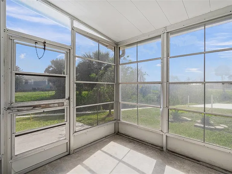 303 Marlette Dr — Photo 27