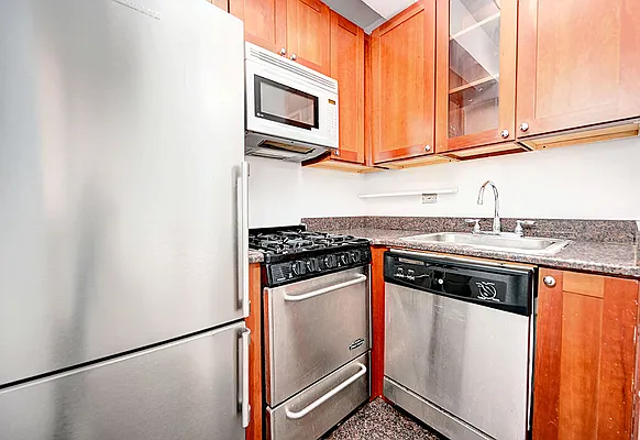 Rented by Urbane Brokerage | media 4