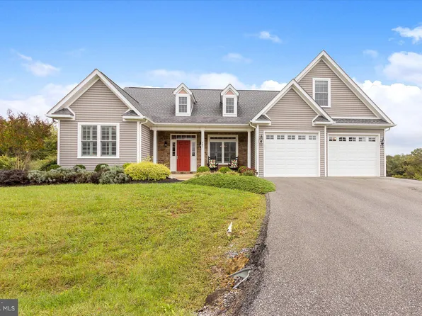 482 Deerfield Village Dr, Shepherdstown, WV 25443