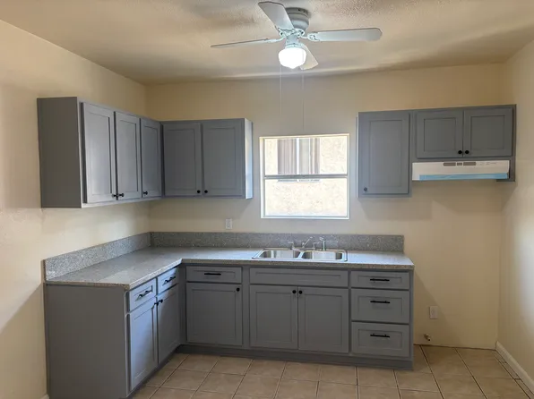 163 E 35th St #165-1/4, Los Angeles, CA 90011