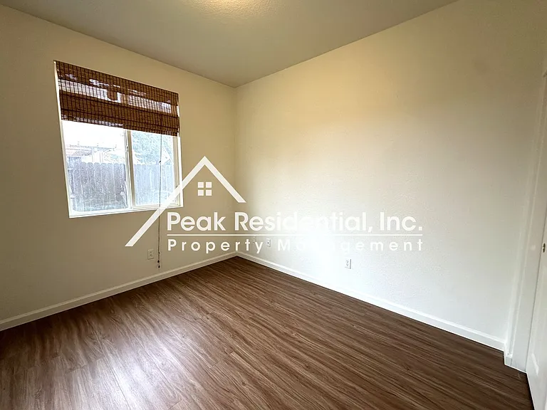 1811 Waterfall Dr — Photo 13