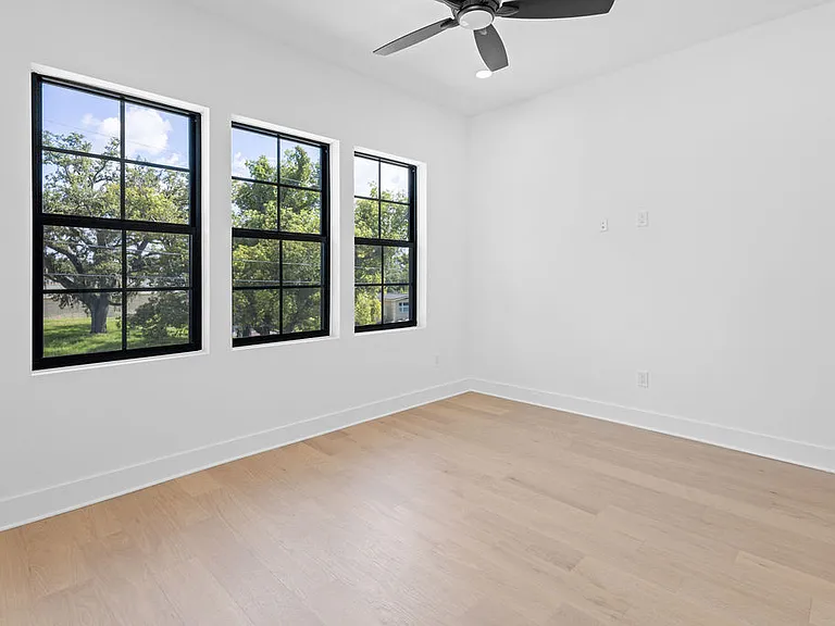 3202 W La Salle St — Photo 65