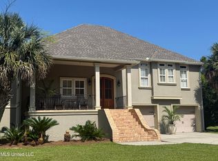 216 Courtenay Ave, Pass Christian, MS 39571