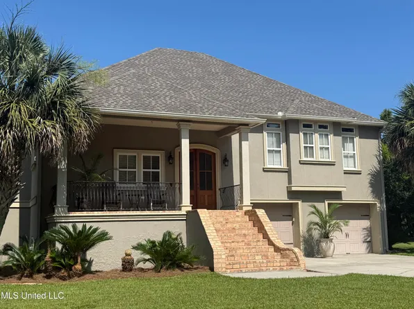 216 Courtenay Ave, Pass Christian, MS 39571