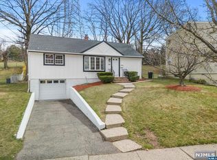 158 Oak Ridge Rd, Clifton, NJ 07013