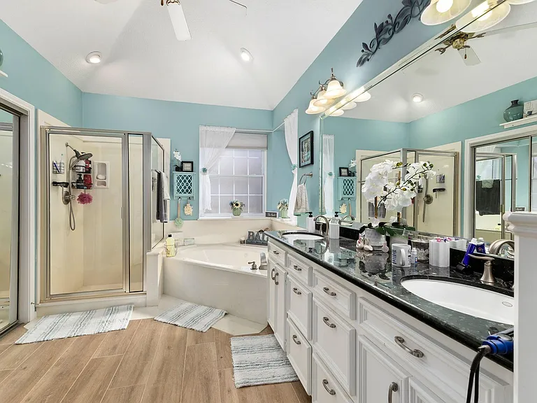 1907 Emerald Ct — Photo 14