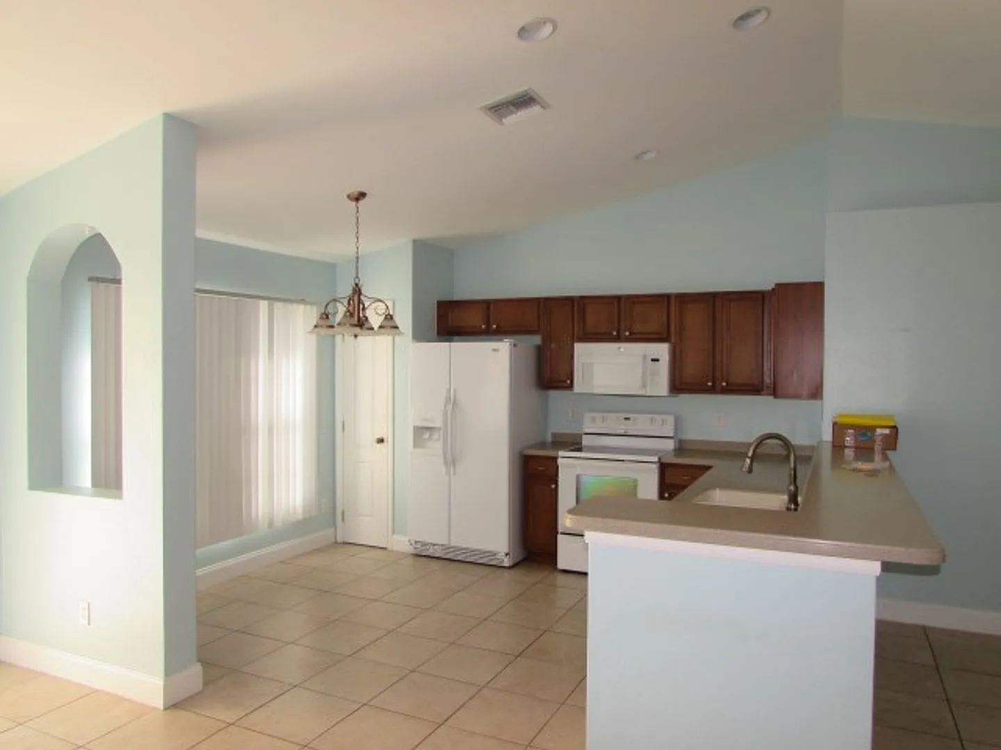Beautiful Home in Lehigh Acres — Photo 3