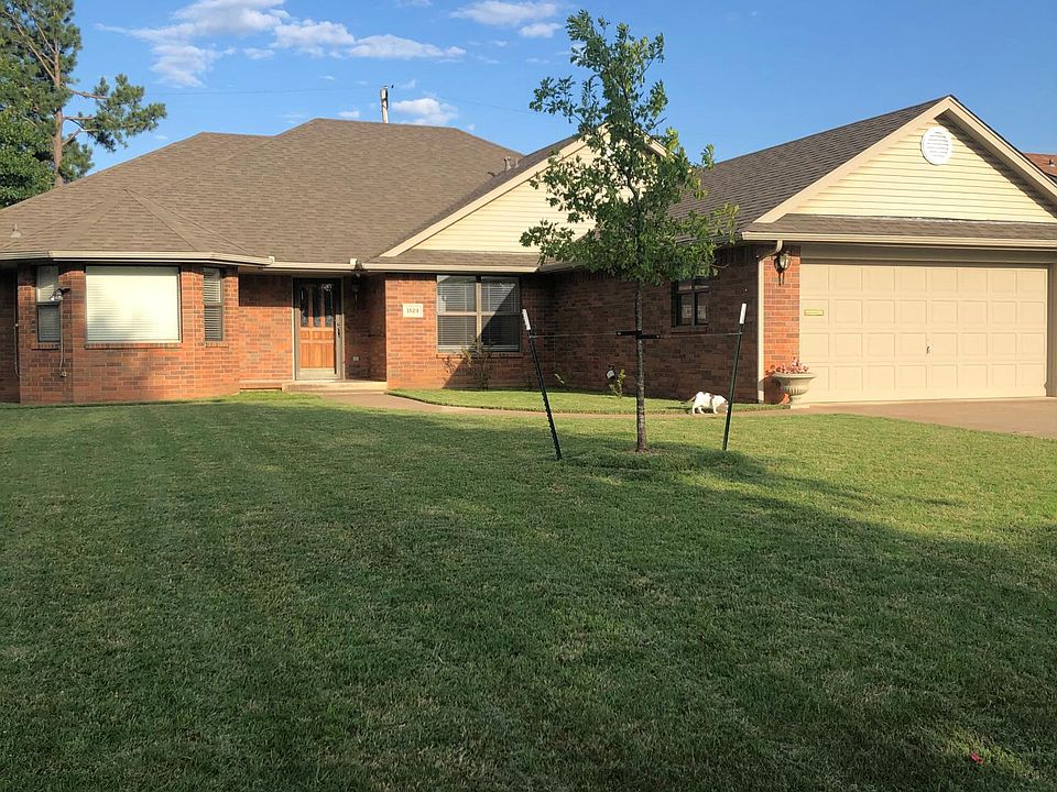 Home faces east, two nice oak trees in front yard.