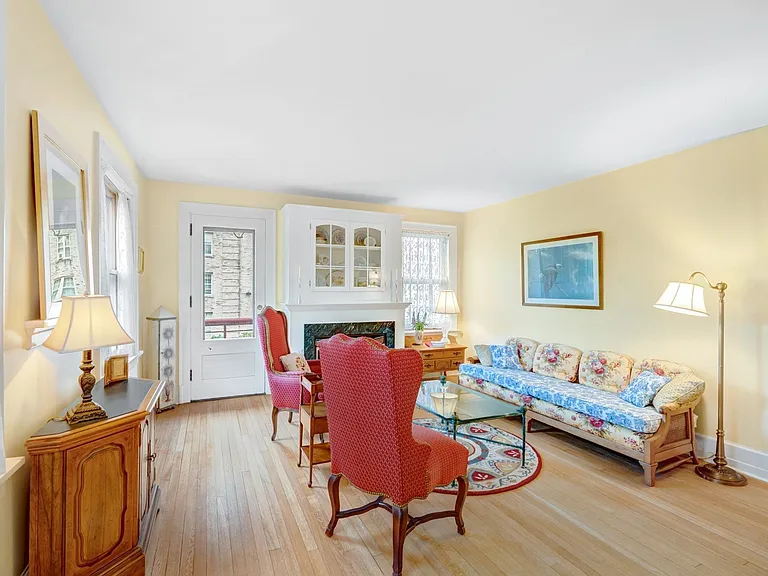 25 Langdon St #B — Photo 4
