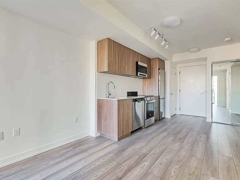 223 Redpath Ave — Photo 72