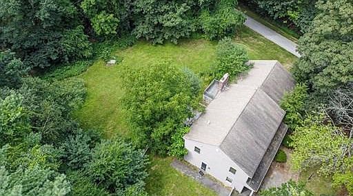 3rd image of 8 Loiselle Ln