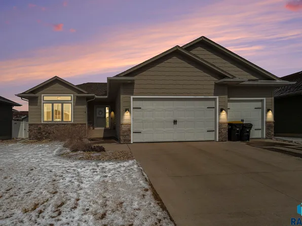 3608 E Prairie Wind St, Sioux Falls, SD 57108