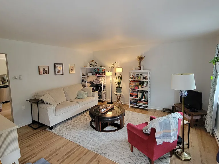 17-19 Henry St #17 — Photo 2