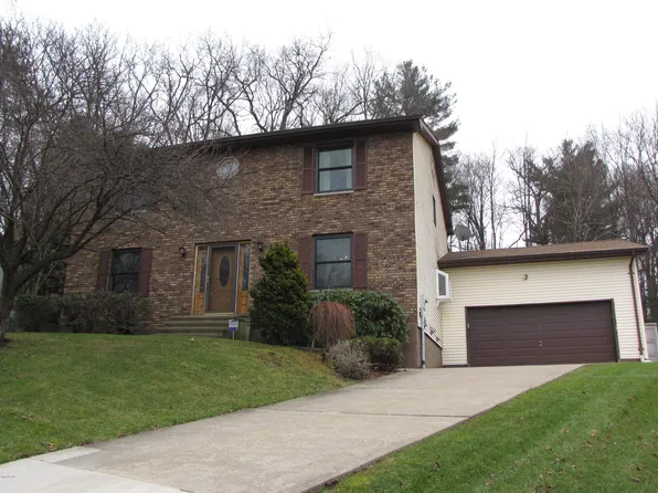 39 Village Green Dr, Dallas, PA 18612
