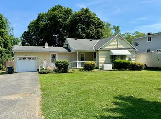 1395 Midline Rd, Amsterdam, NY 12010