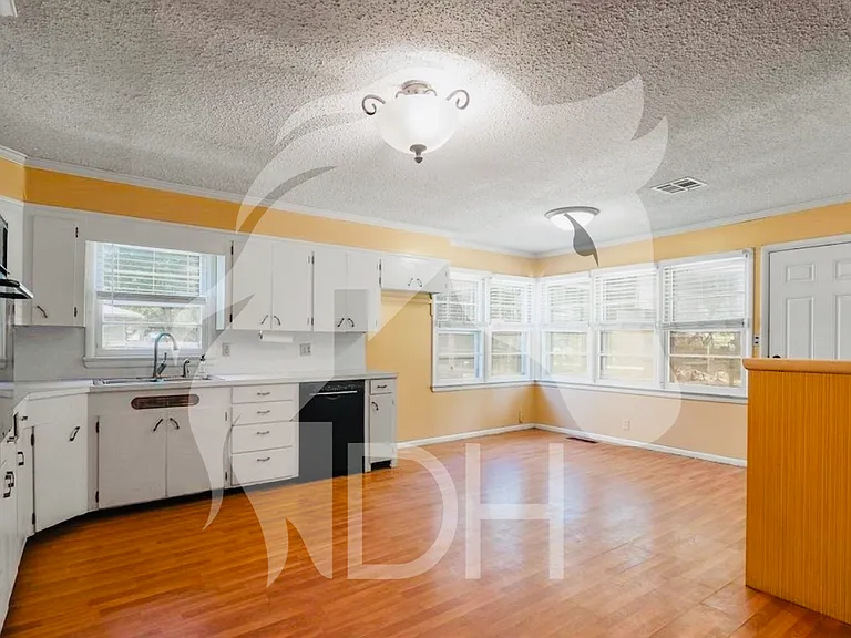 450 N Miller St — Photo 4