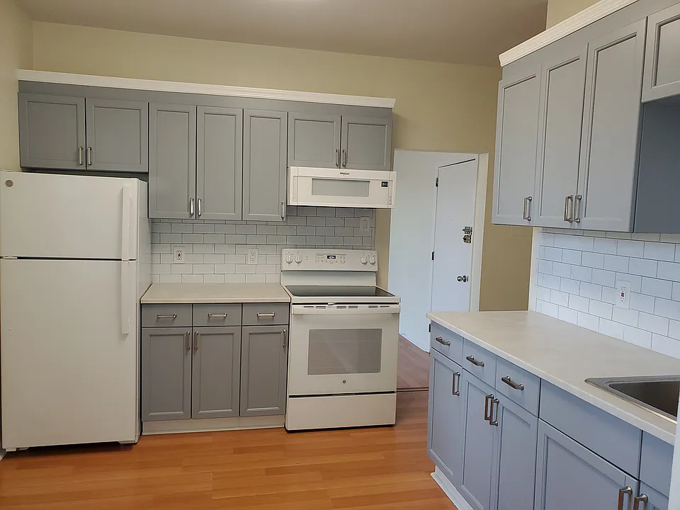 428 Elwood Ave #2S