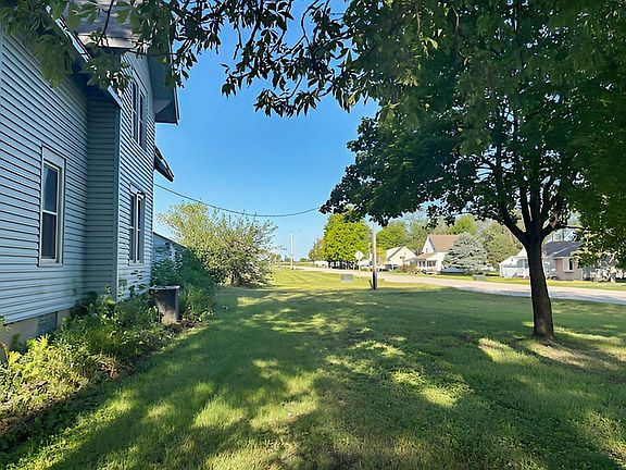 2nd image of 209 Beech St