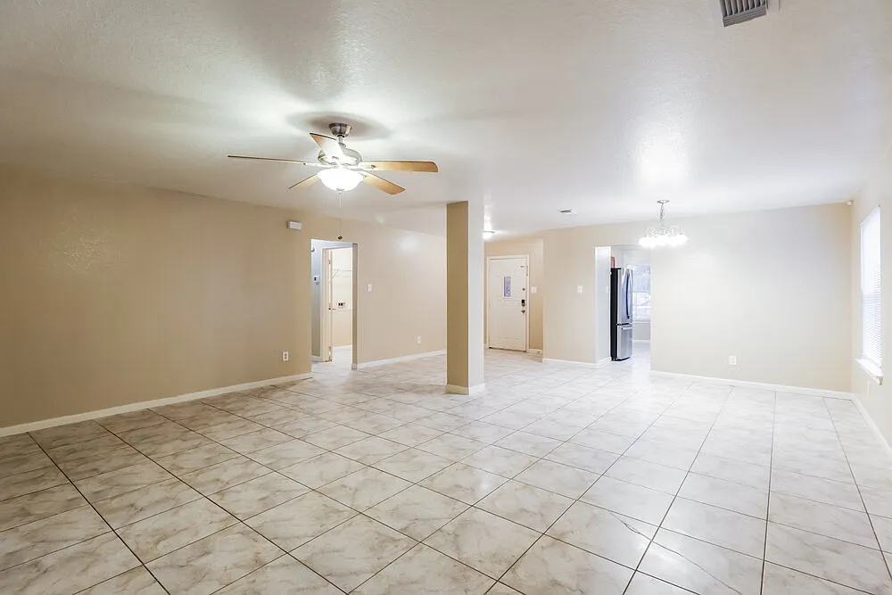 3 bed, 2.0 bath, 1816 sqft, $1,660 — Photo 3