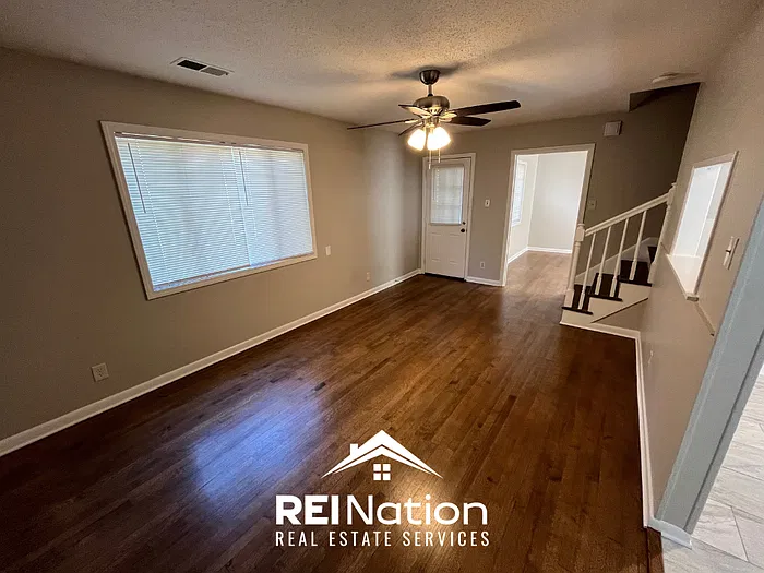3 bed, 1.5 bath, 1356 sqft, $1,350 — Photo 2