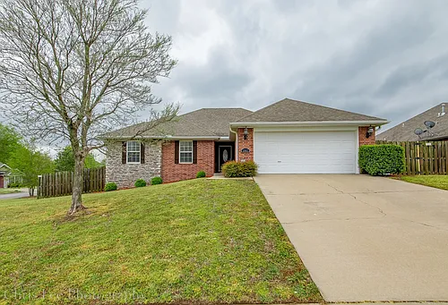 1842 N Fallbrook Way Photo 1