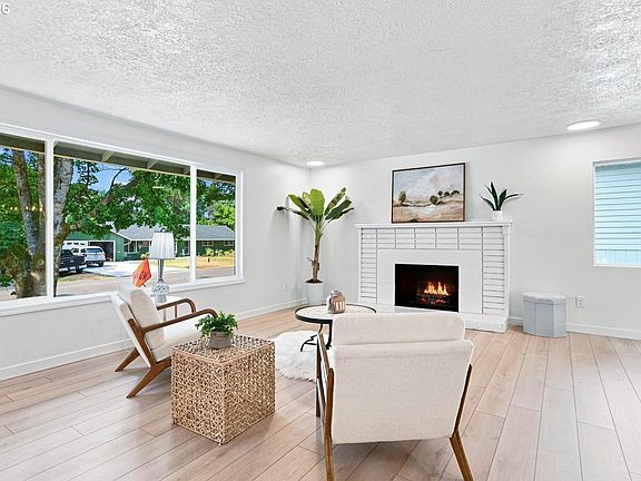 3rd image of 605 NE 8th Ave