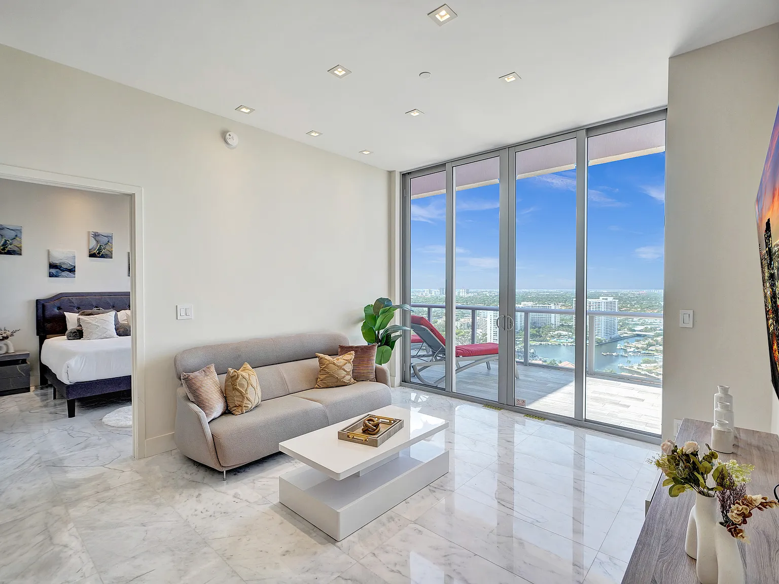2600 E Hallandale Beach Blvd — Photo 2