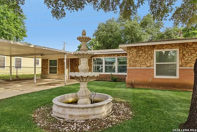 3 bed, 1.0 bath, 1500 sqft, $2,500 — Photo 3