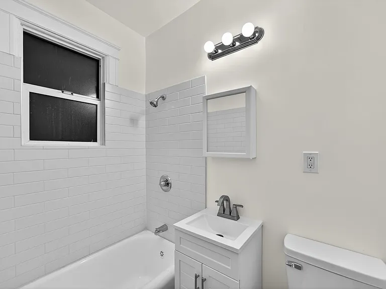 990 Bay St #1114R — Photo 17