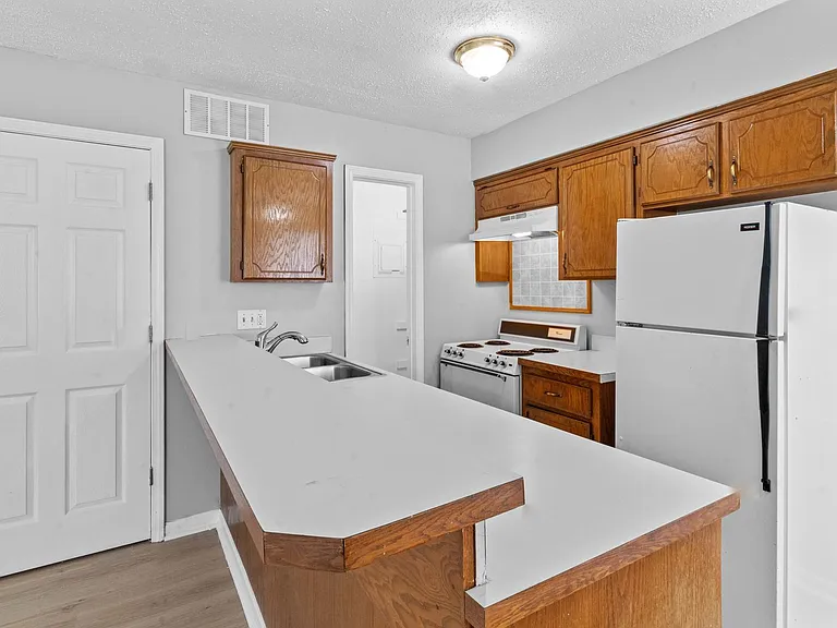 501 Vilas St — Photo 14