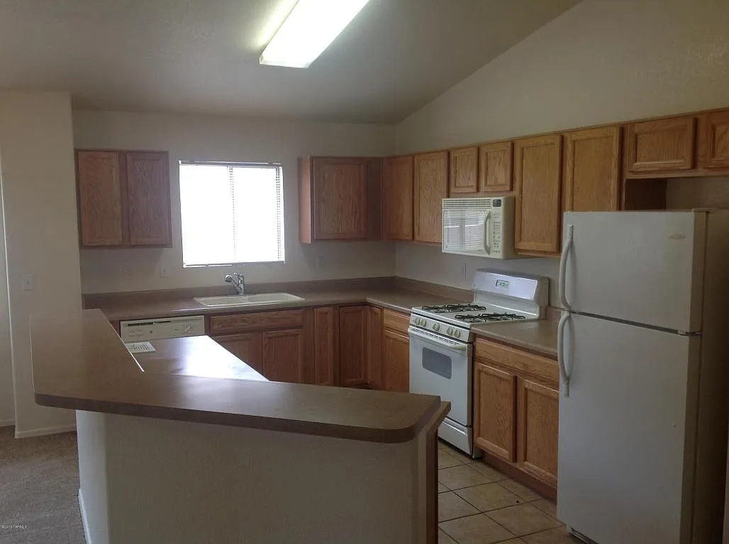 4 bed, 1705 sqft, $1,995 — Photo 4