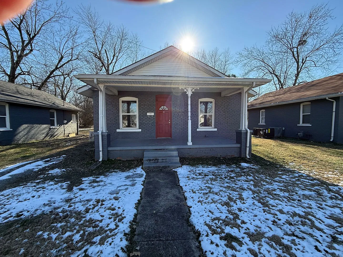 Classic Brick 2 Bedroom 1 Bathroom Home for Rent — Photo 1