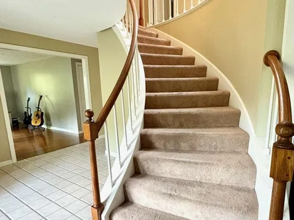 87 Eden Park Dr, North Attleboro, MA 02760