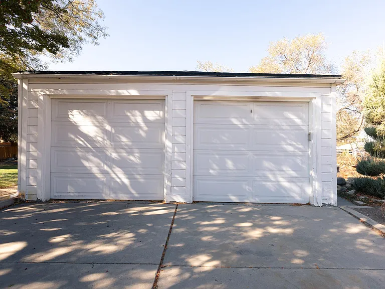 3334 S Pioneer St — Photo 13