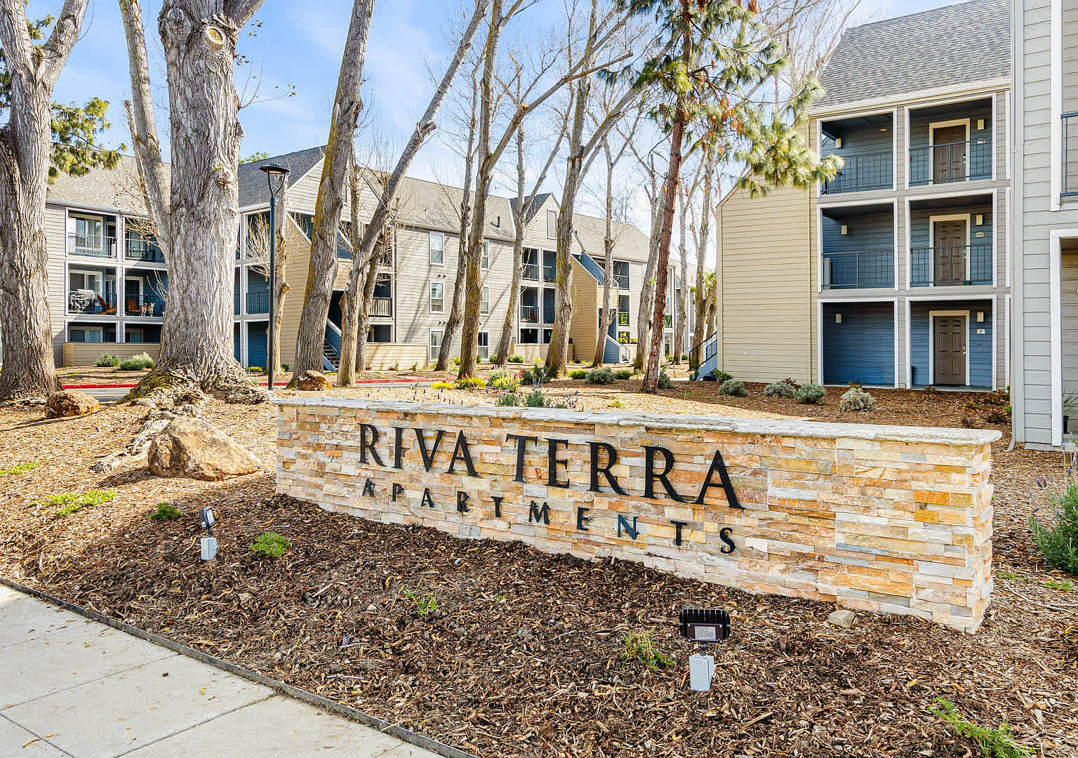 Riva Terra Apartments at Redwood Shores — Photo 2