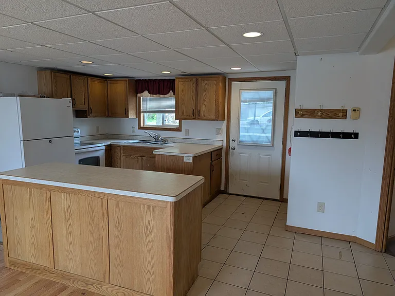 110 Elm St SW #A — Photo 3