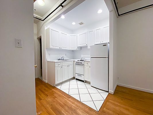 1st image of 347 E 76th St #2DS