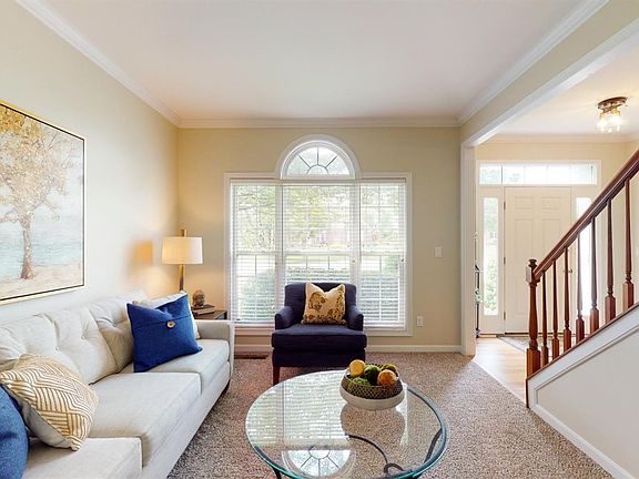 4th image of 5694 Buckingham Ln